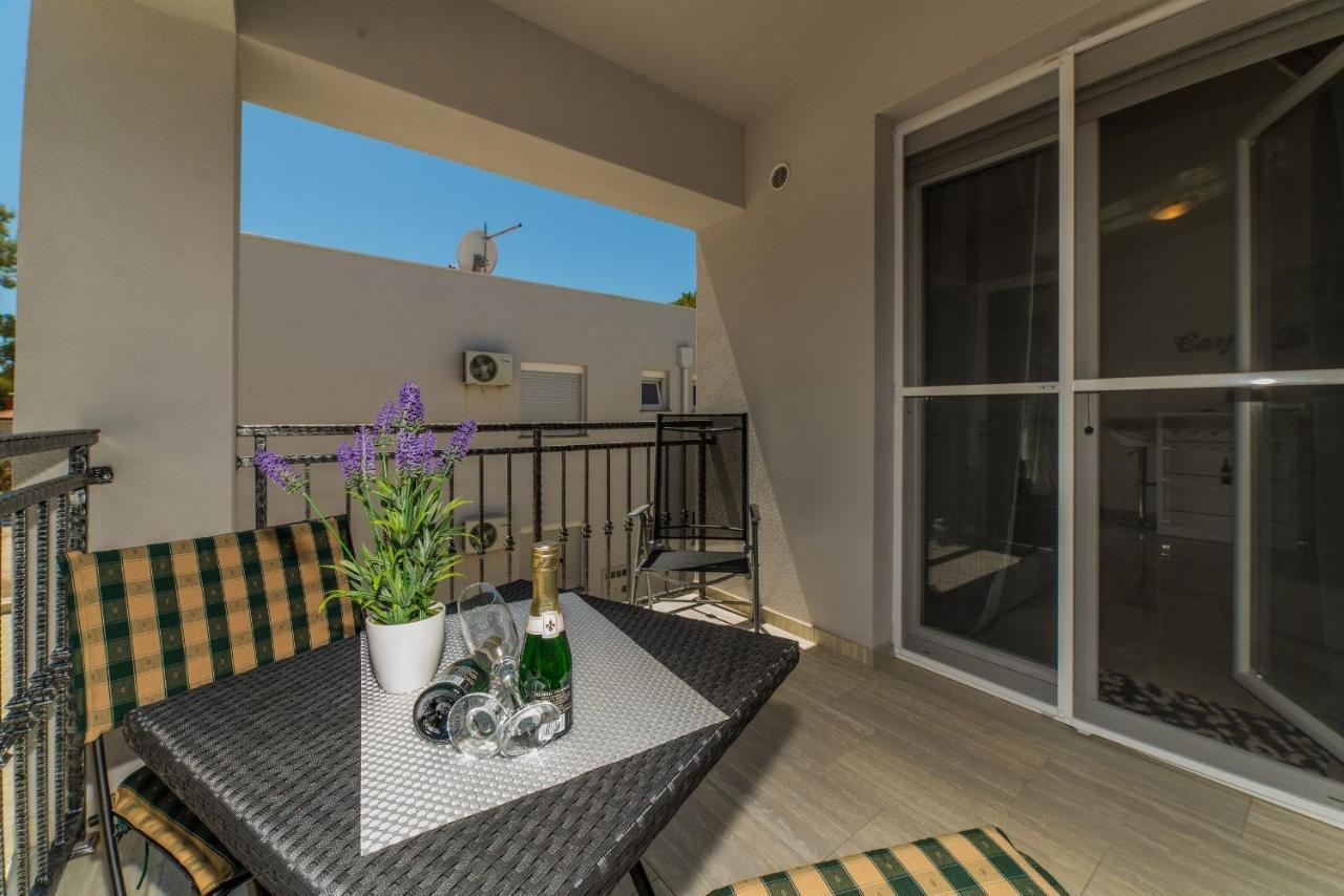 Apartments Djian Vir Exterior photo